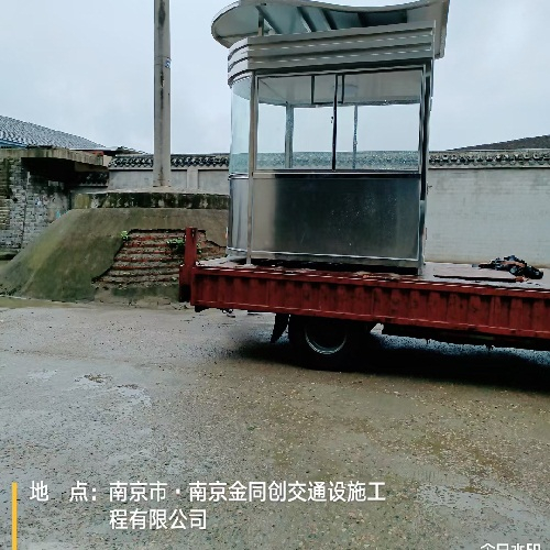 南京六合某小區(qū)的張總保安亭送貨上門(mén)